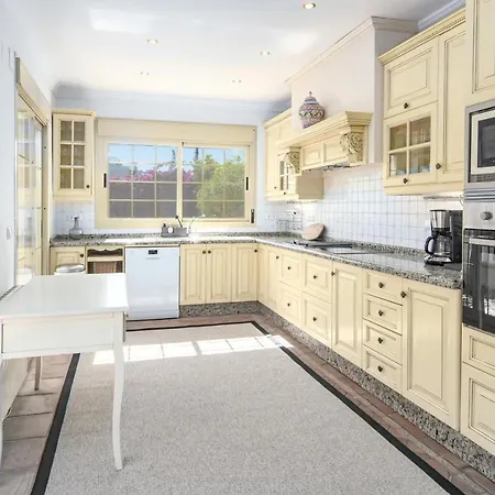 Cln- Spacious 6 Bedroom Next To * Marbella