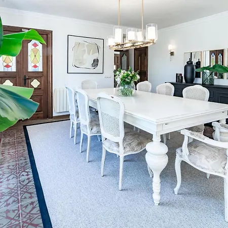 Cln- Spacious 6 Bedroom Next To Villa