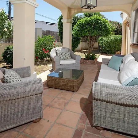 Cln- Spacious 6 Bedroom Next To *