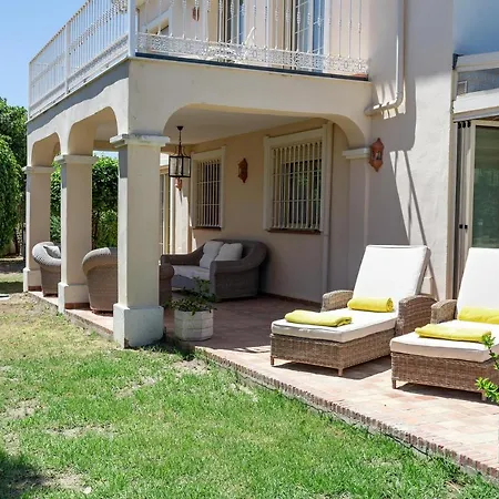 Cln- Spacious 6 Bedroom Next To